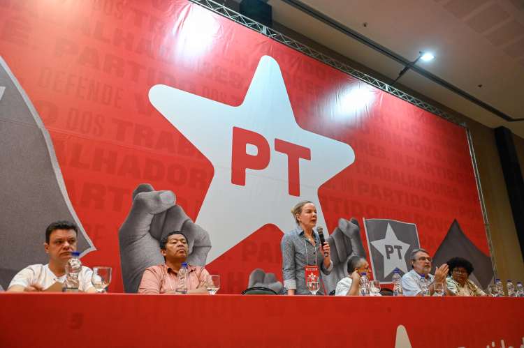 Confira a coletiva da presidenta Gleisi Hoffmann neste sábado (7)