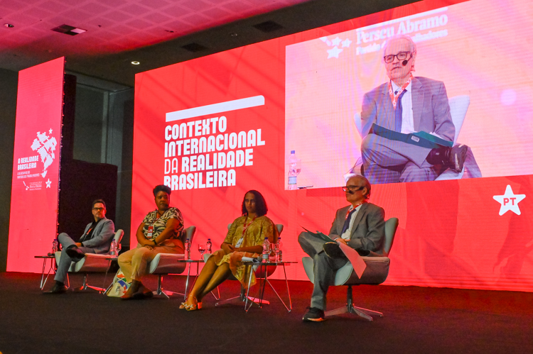 Seminário do PT debate desafios da inserção do Brasil no mundo atual