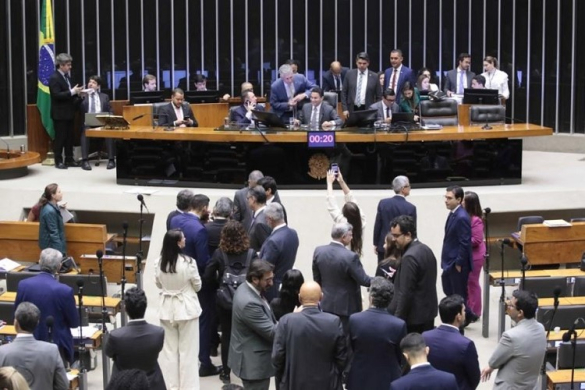 Com apoio do PT, Congresso aprova LDO de 2025