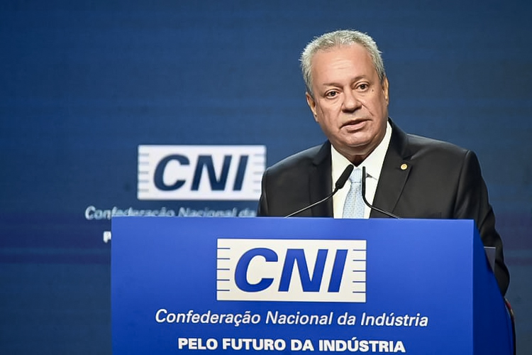 Presidente da CNI propõe pacto contra juros altos e pelo crescimento econômico