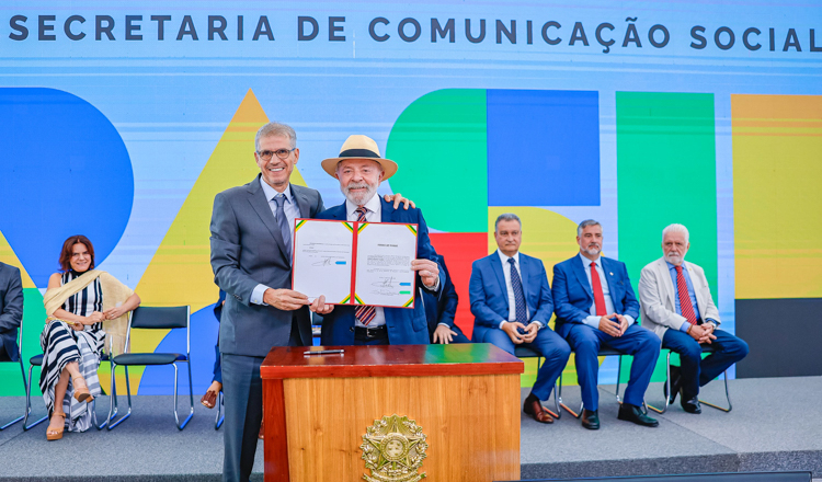 Lula empossa Sidônio Palmeira na Secretaria de Comunicação