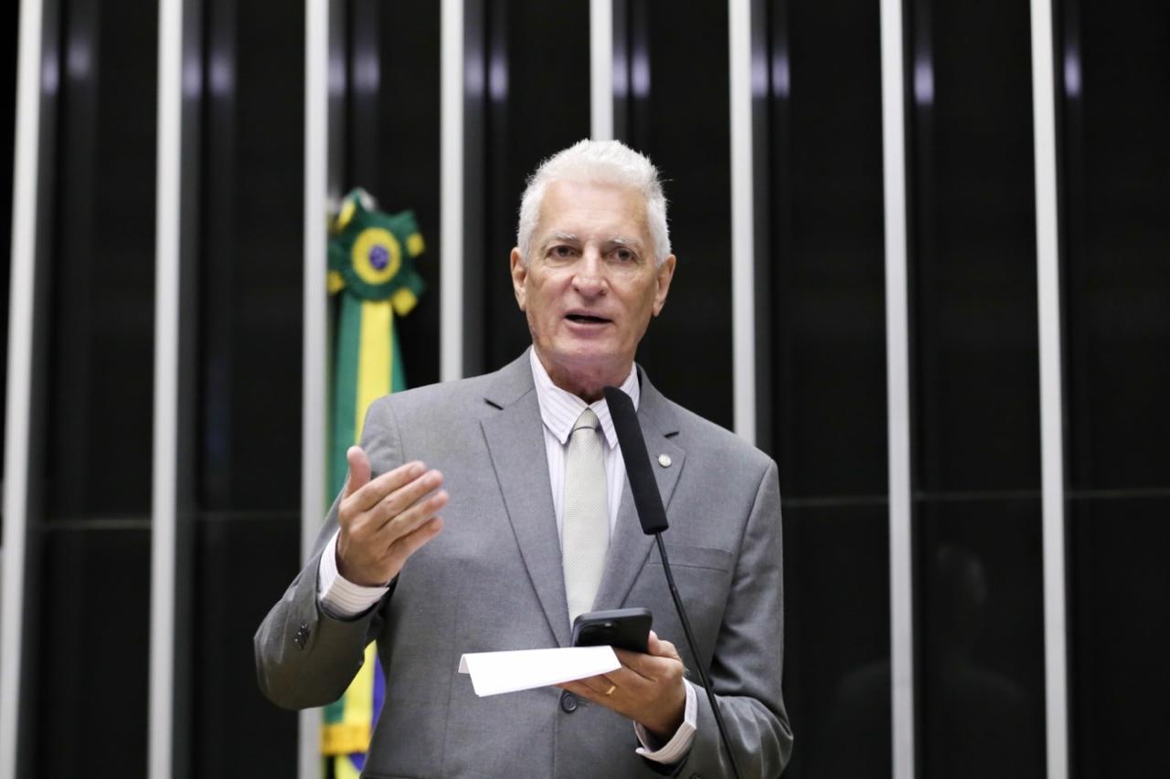 Rogério Correia aciona PGR contra Eduardo Bolsonaro por crime de lesa-pátria