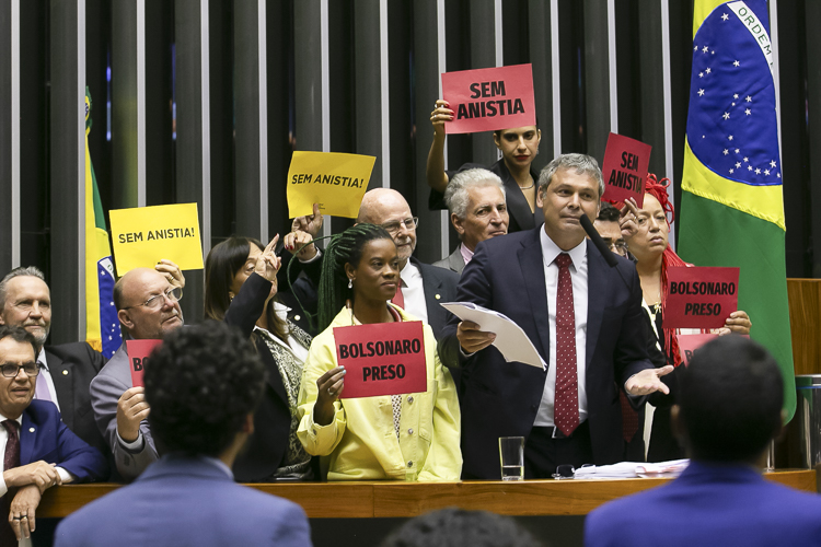 Bolsonaro na cadeia, por Lindbergh Farias