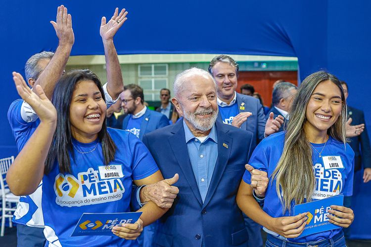 Inclusão pela educação: governo começa a pagar Pé-de-Meia nesta terça (25)