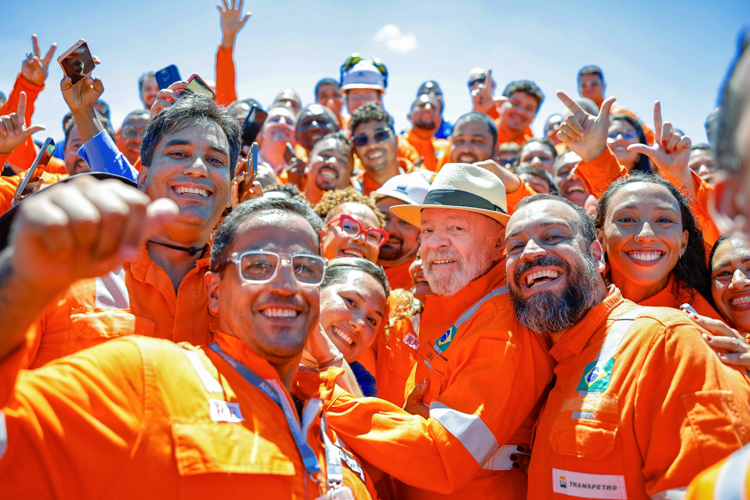 Governo Lula anuncia medidas para fortalecer a indústria naval