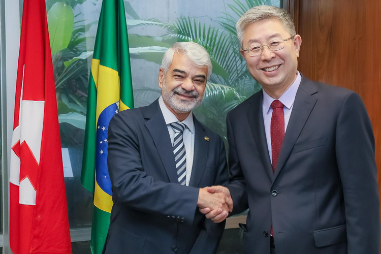 Humberto Costa recebe comitiva chinesa para estreitar laços entre países