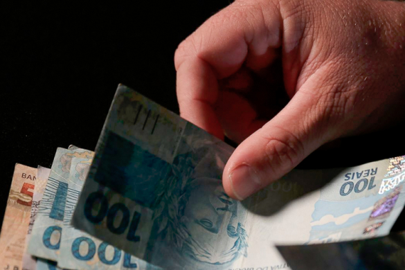 Líderes do PT criticam proposta absurda de congelamento do salário mínimo