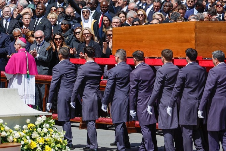 Líderes mundiais se despedem do Papa Francisco; Lula participa do sepultamento