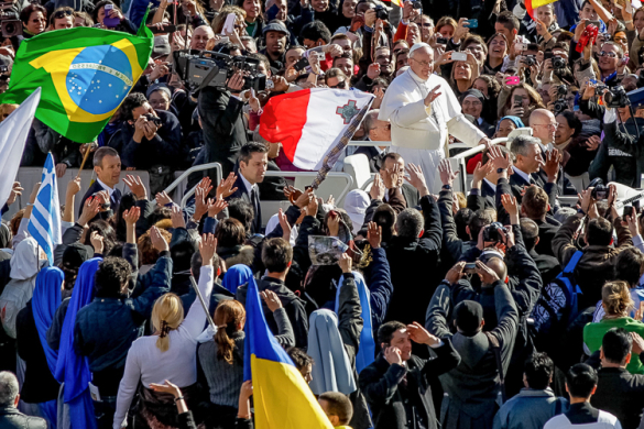 Lula, sobre Papa Francisco: Hoje acordamos um pouco órfãos do seu afeto