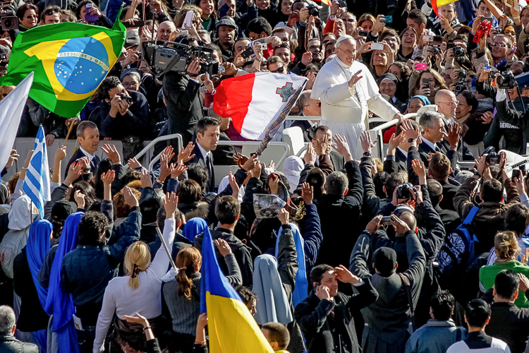 Lula, sobre Papa Francisco: “Hoje acordamos um pouco órfãos do seu afeto”
