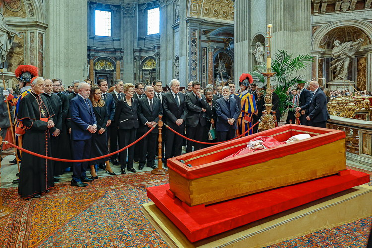 Lula homenageia Papa Francisco em velório na Basílica de São Pedro