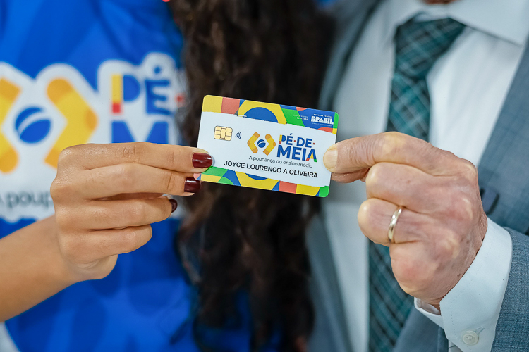 MEC inicia pagamentos aos estudantes inscritos no Programa Pé-de-Meia