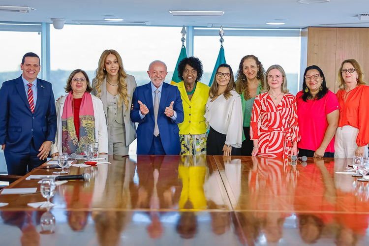 Lula sanciona pacote histórico de leis para proteger as mulheres