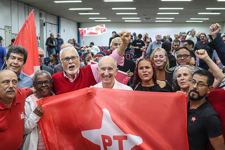 Rui Falcão formaliza candidatura à presidência nacional do PT