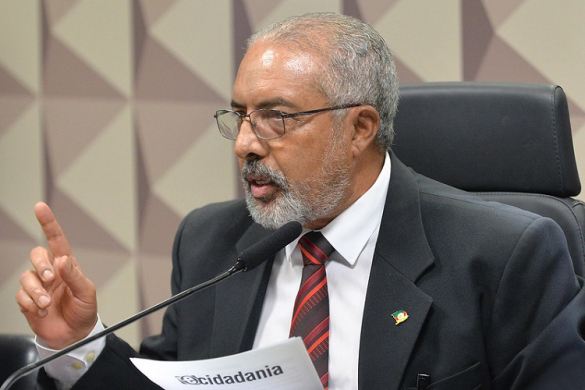 Paulo Paim chama de “absurda” sugestão de Armínio Fraga para congelar salário mínimo