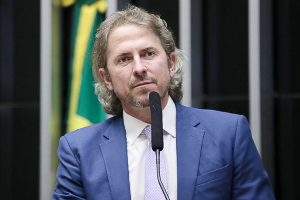 Enquanto o povo morria de Covid-19, uma ditadura quase renascia, por Zeca Dirceu