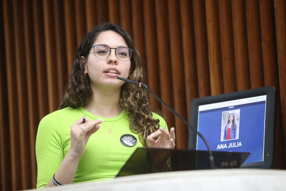 Deputada estadual Ana Júlia (PT-PR) é vítima de violência política de gênero