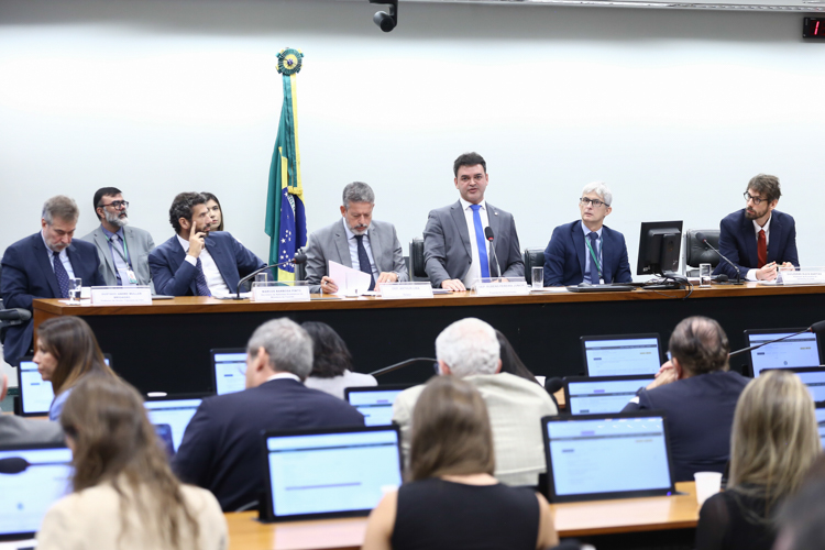 Especialistas apontam que isenção do IR até R$ 5 mil garante justiça tributária
