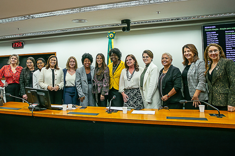 Jack Rocha assume Secretaria da Mulher da Câmara