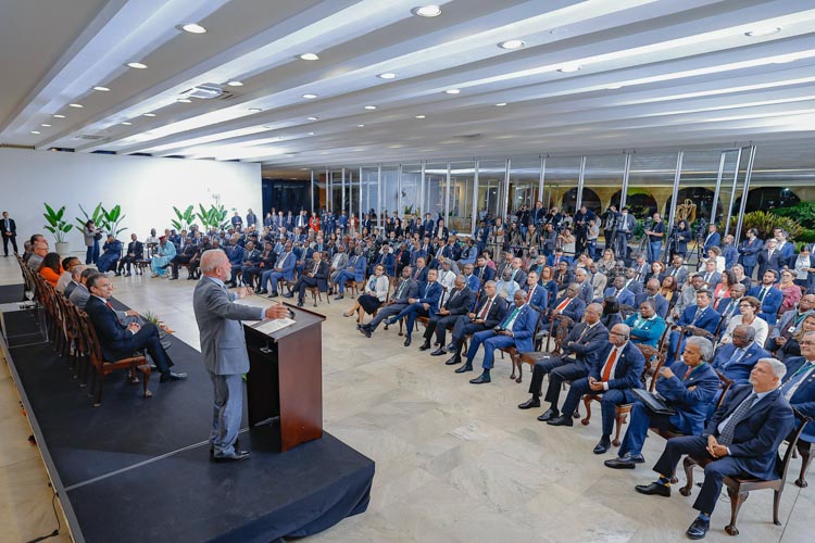 Lula: “Quem está com fome são aqueles que precisam falar”
