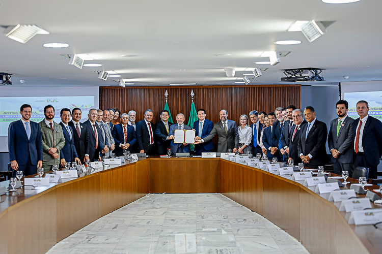 Tarifa social de energia beneficiará até 100 milhões de brasileiros