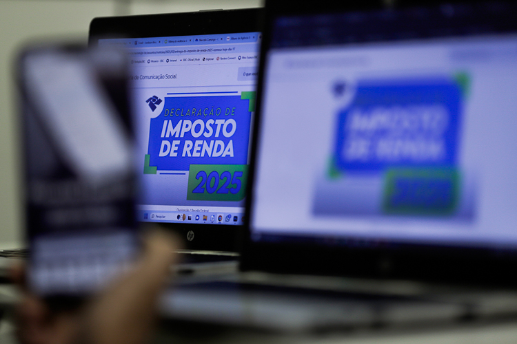 Bancada do PT vota a favor da manutenção da isenção do IR para quem ganha até 2 salários