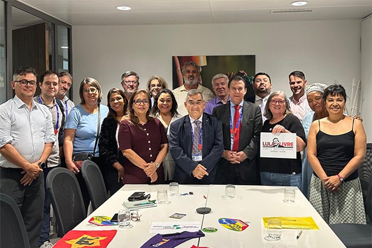 Ministro Luiz Marinho participa de encontro com militantes em Genebra