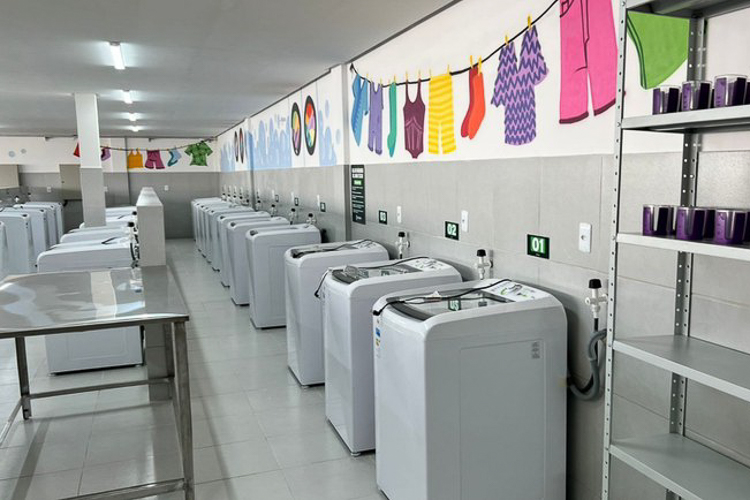 Governo Lula inaugura a primeira lavanderia pública do país