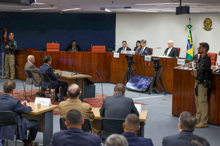 Almirante Garnier confirma reunião golpista com Bolsonaro no Palácio da Alvorada