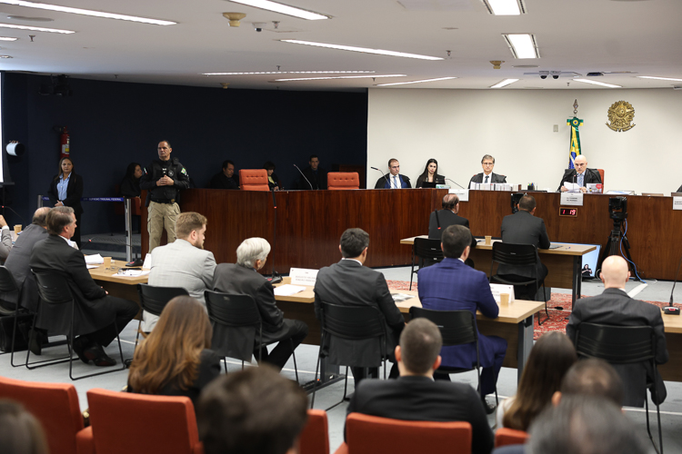 Mauro Cid entrega Bolsonaro: extremista recebeu e editou minuta do golpe