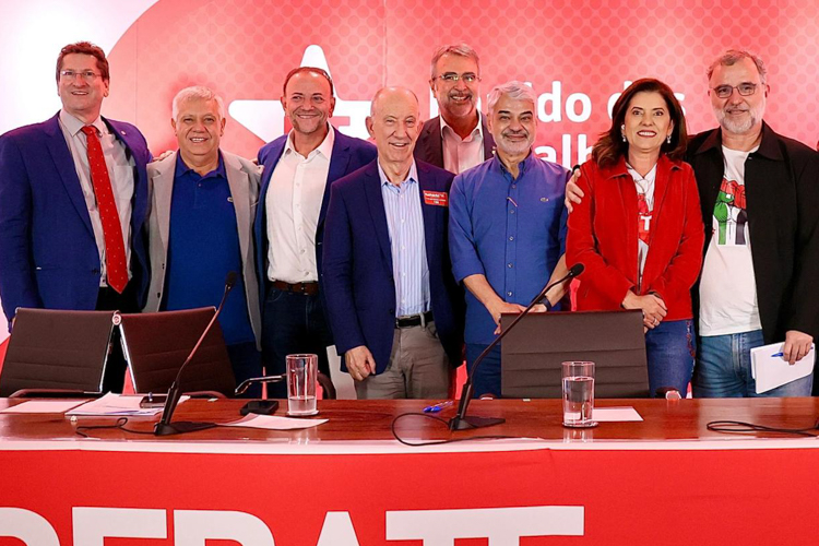 Candidatos à presidência do PT apresentam propostas em debate na sede do partido