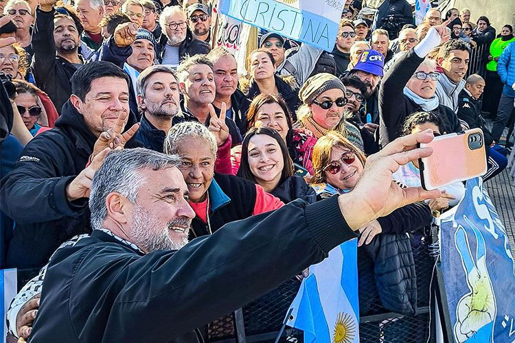 #ArgentinacomCristina: Paulo Pimenta representa o PT em marcha de apoio à ex-presidenta