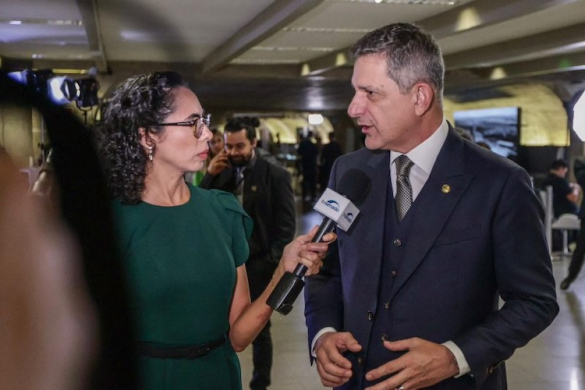 BRICS: Rogério Carvalho defende SUS e uso ético da IA em debate sobre saúde