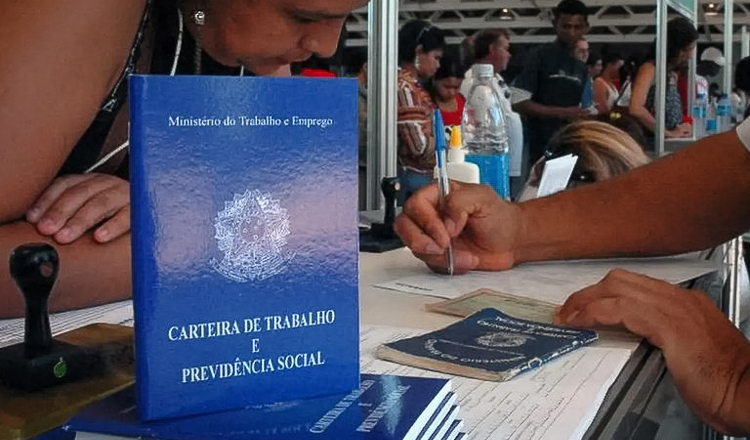 Desemprego fica em 5,6%, menor nível da série iniciada em 2012