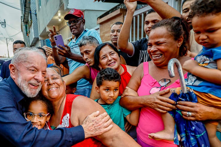 Lula entrega 599 títulos de propriedade e garante dignidade em Brasília Teimosa (PE)