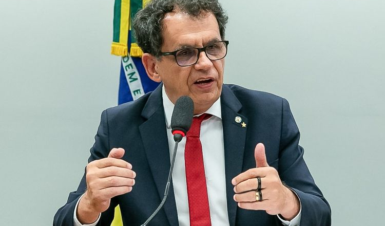 ‘Bolsomaster e fim da escala 6×1 desnudam o rei fascista’