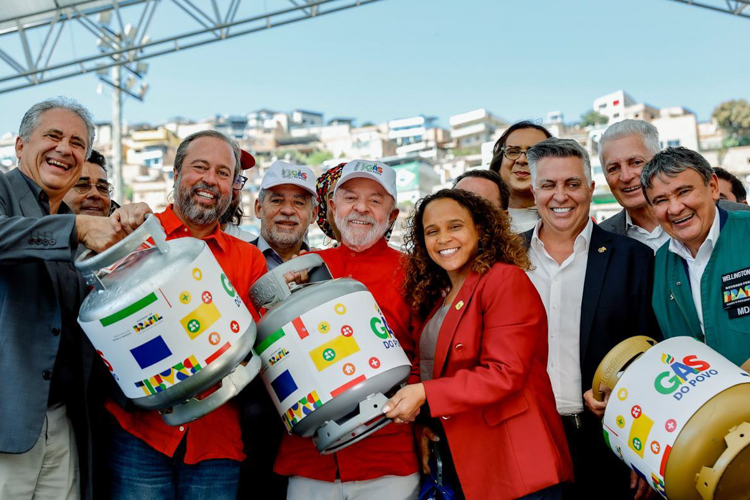 Gás do Povo vai beneficiar mais de 15,5 milhões de famílias, comemoram senadores