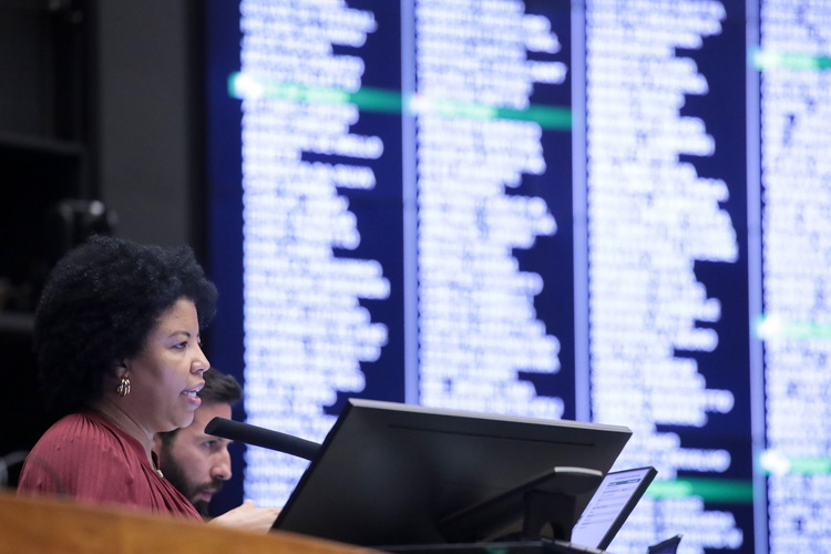 Com apoio do PT, Câmara acelera votação de propostas do Outubro Rosa