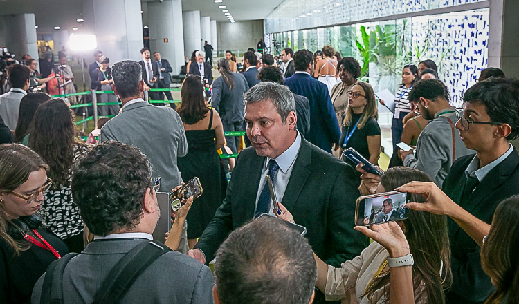 Lindbergh pede ao STF afastamento cautelar de Cláudio Castro