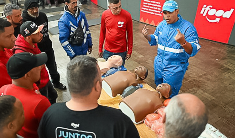 Anjos de Capacete: SUS treina entregadores em primeiros socorros