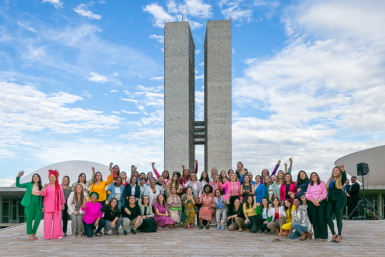 IA monitora projetos legislativos com foco em gênero