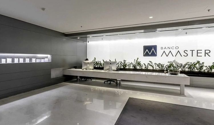 Lindbergh aciona PF para investigar relação entre Banco Master e Rio Previdência