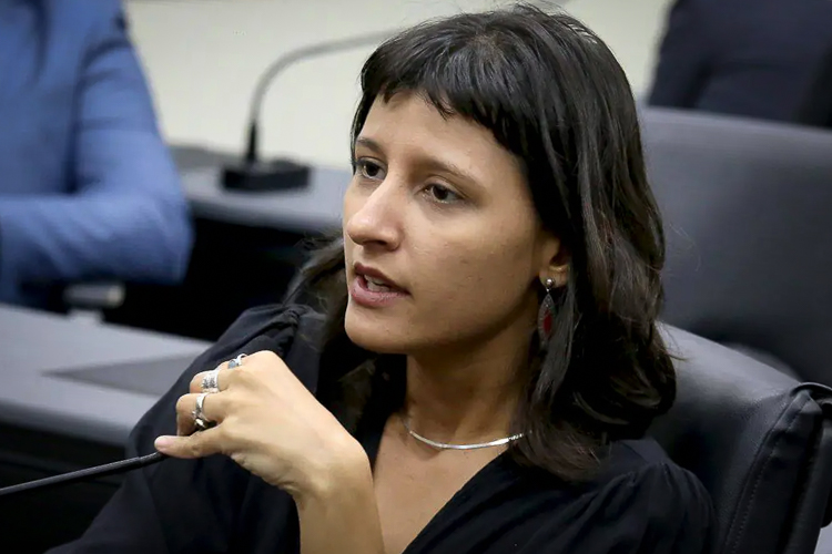 A perseguição política à vereadora Brisa Bracchi não passará!