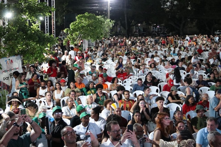 Cúpula dos Povos exige nova governança global contra crise climática