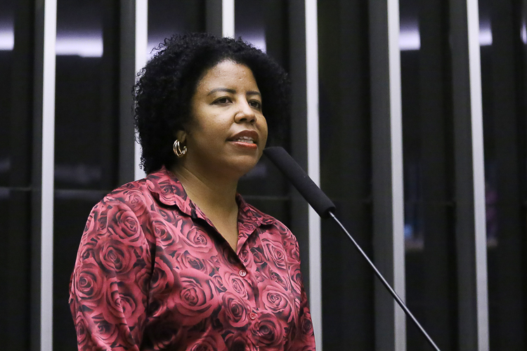 Câmara aprova 20 dias para licença-paternidade