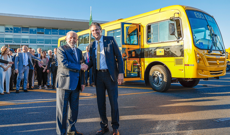 MEC leva alimentação saudável e transporte a escolas federais