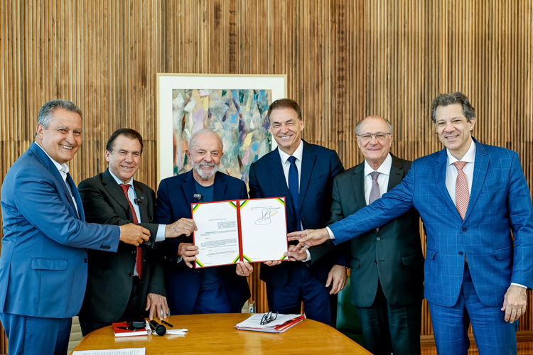 Lula celebra modernização do Programa de Alimentação do Trabalhador: “É bom para todo mundo”