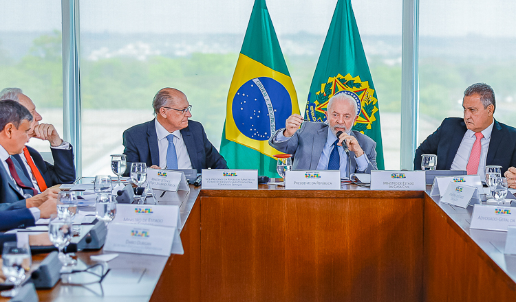 Lula trata com ministros projetos prioritários de segurança pública
