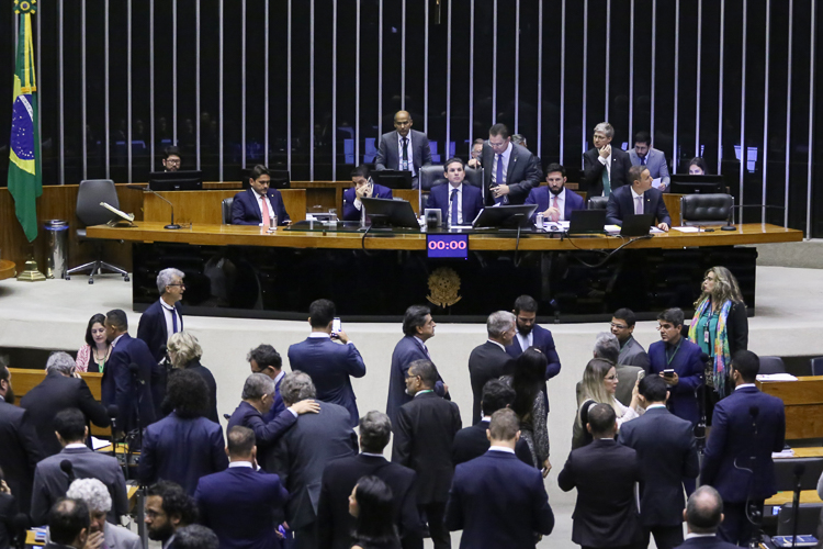 Câmara aprova PL Antifacção, com críticas do PT ao parecer de Derrite