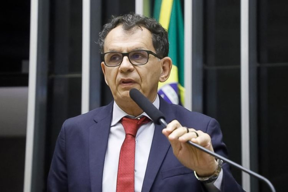 Enquanto fascistas mentem, Lula rebate com fatos e ações em favor da educação